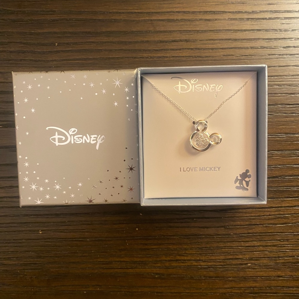 NEW Disney “I Love Mickey” Mickey necklace